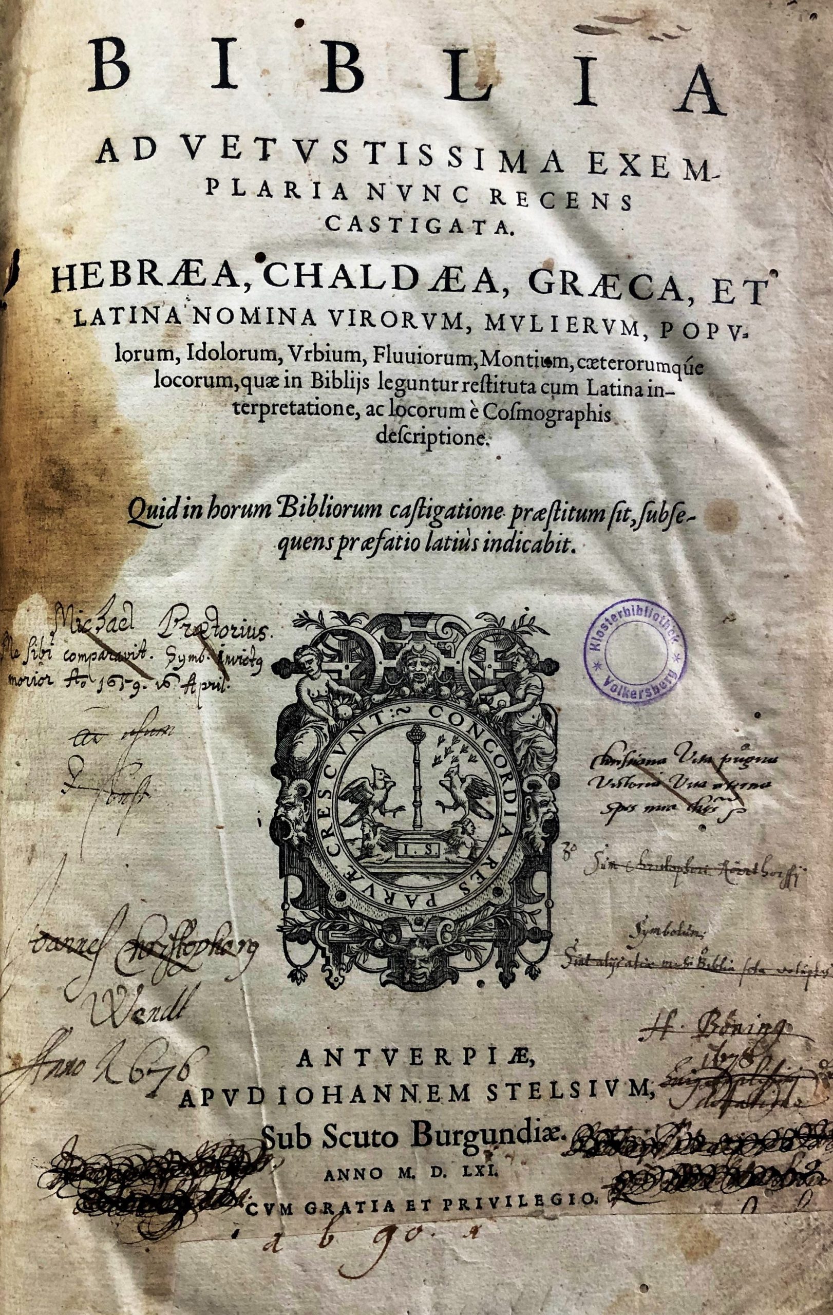 imgi_2_1561_biblia biblia ad vetustissima exemplaria nunc recens castigata. hebraea, chaldaea, graeca, et latina nomina virorum, mulierum, populorum, idolorum, urbium, fluviorum, montium. caeterorumque locorum, quae in biblijs leguntur restituta cum latina interpretatione,